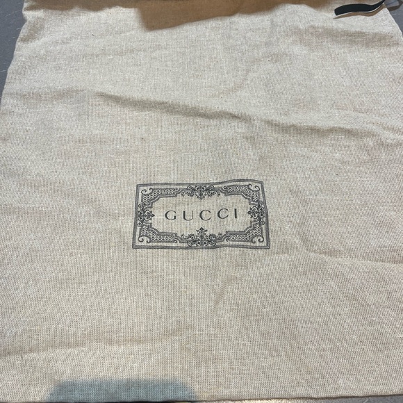 Gucci Elegant Black Leather Bag - Picture 3 of 15